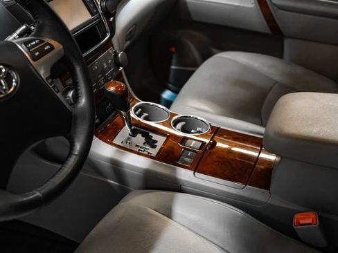 Used 2013 Toyota Highlander Limited FWD image 27
