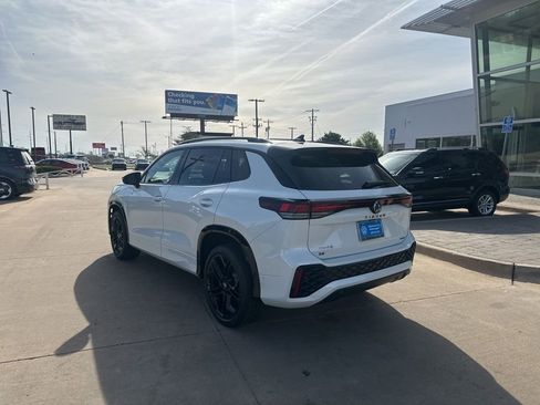 New 2026 Volkswagen Tiguan SE R-Line AWD/4WD image 7