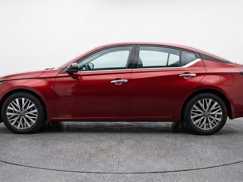 Used 2025 Nissan Altima 2.5 SV image 5