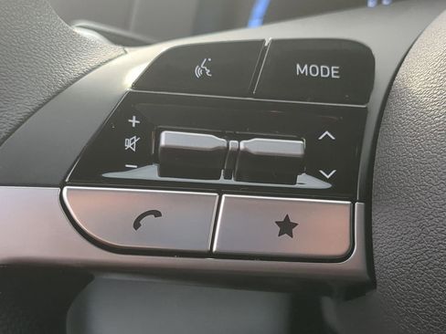 New 2025 Hyundai Elantra SE image 23