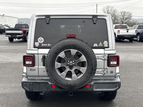 Used 2018 Jeep Wrangler Unlimited Sahara image 4