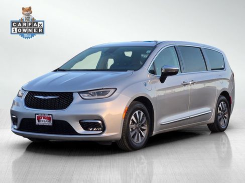 Used 2023 Chrysler Pacifica Limited FWD image 8