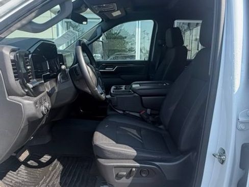Used 2025 Chevrolet Silverado 2500 LT w/ Convenience Package AWD/4WD image 4