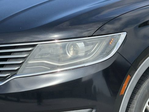 Used 2016 Lincoln MKX Select image 11