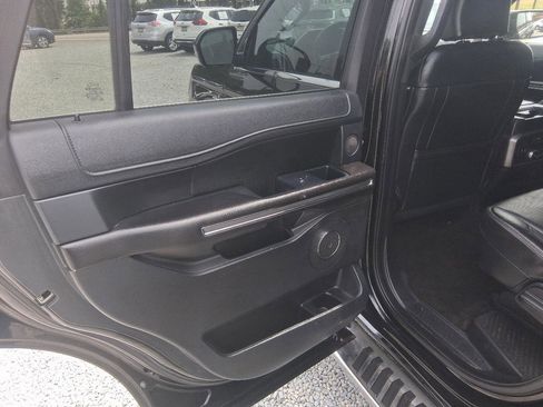 Used 2018 Ford Expedition XLT w/ Equipment Group 202A AWD/4WD image 13