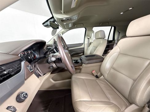 Used 2020 Chevrolet Tahoe LT w/ Luxury Package RWD image 3