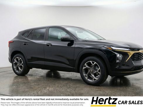 Used 2025 Chevrolet Trax LT FWD image 1