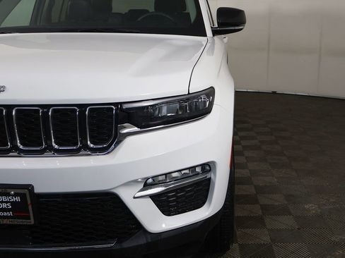 Used 2023 Jeep Grand Cherokee Limited AWD/4WD image 18
