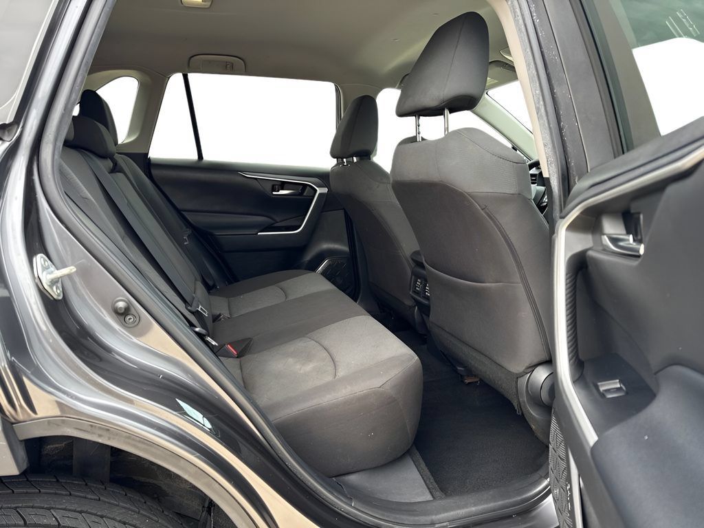 Used 2022 Toyota RAV4 XLE FWD image 26