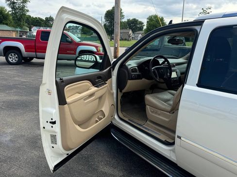 Used 2014 GMC Yukon XL Denali AWD/4WD image 16