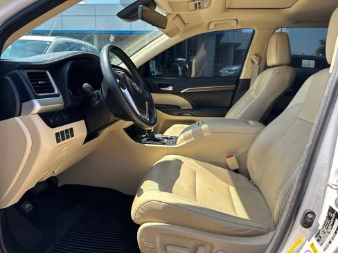 Used 2018 Toyota Highlander Limited FWD image 15