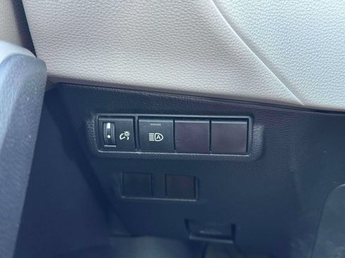 Used 2024 Toyota Corolla Cross L AWD/4WD image 20