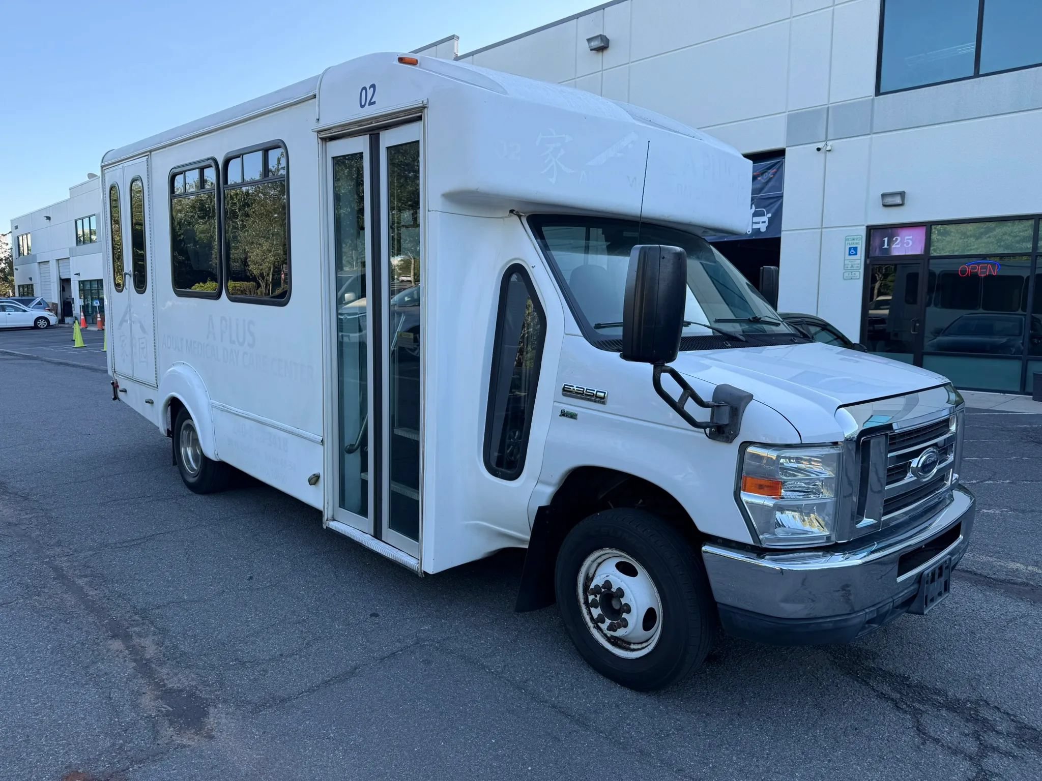 Used 2013 Ford E-350 and Econoline 350 Super Duty w/ Shuttle Bus Prep Pkg RWD image 2