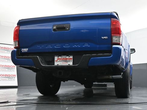 Used 2016 Toyota Tacoma TRD Sport w/ Towing Package image 39