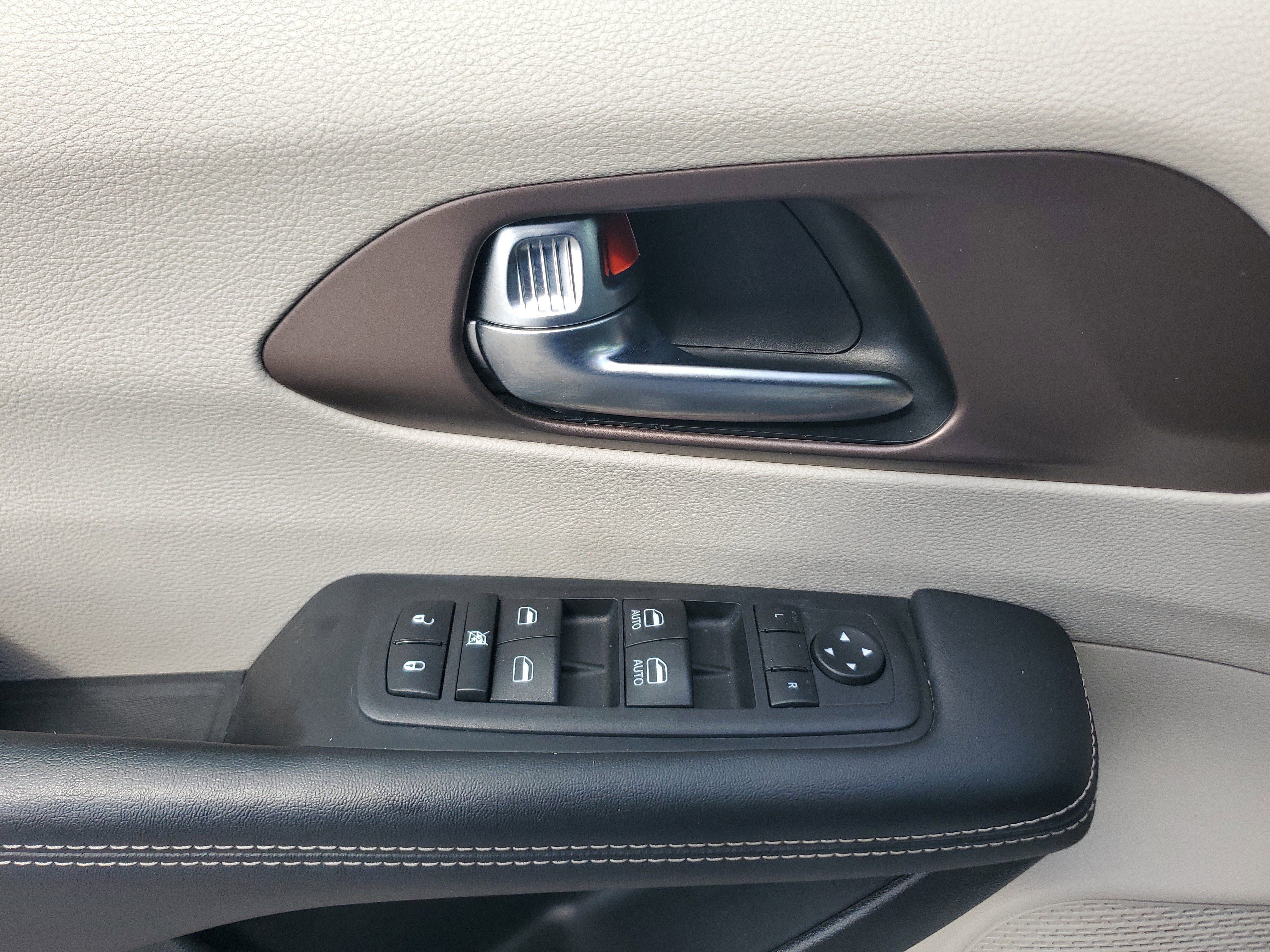 Used 2023 Chrysler Voyager LX FWD image 27