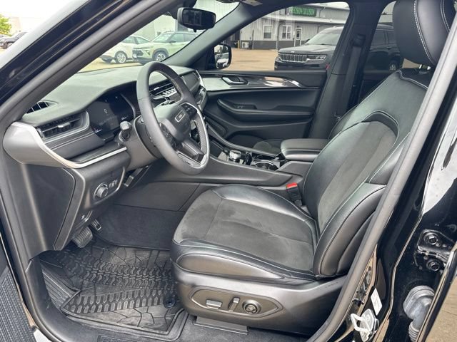 Used 2023 Jeep Grand Cherokee L Laredo AWD/4WD image 14