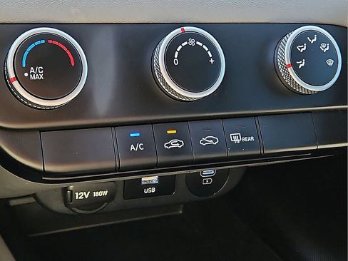 Used 2025 Hyundai Elantra SE FWD image 21