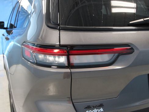 Used 2025 Jeep Grand Cherokee L Limited w/ Black Appearance Package image 41