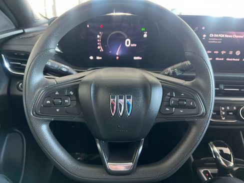 Used 2025 Buick Envista Preferred FWD image 41