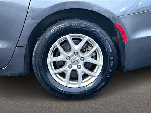 Used 2022 Chrysler Pacifica Touring-L image 36