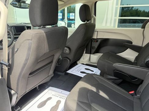 Used 2024 Chrysler Voyager LX FWD image 21