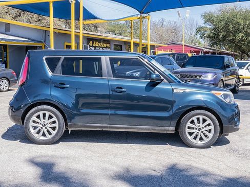 Used 2018 Kia Soul + image 4