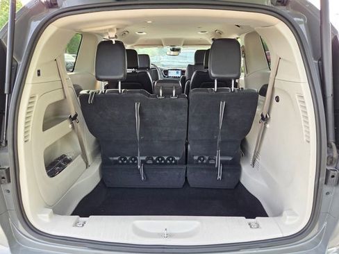 Used 2022 Chrysler Pacifica Touring-L FWD image 14