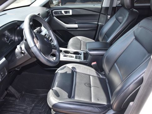 Used 2020 Ford Explorer XLT w/ Equipment Group 202A RWD image 9