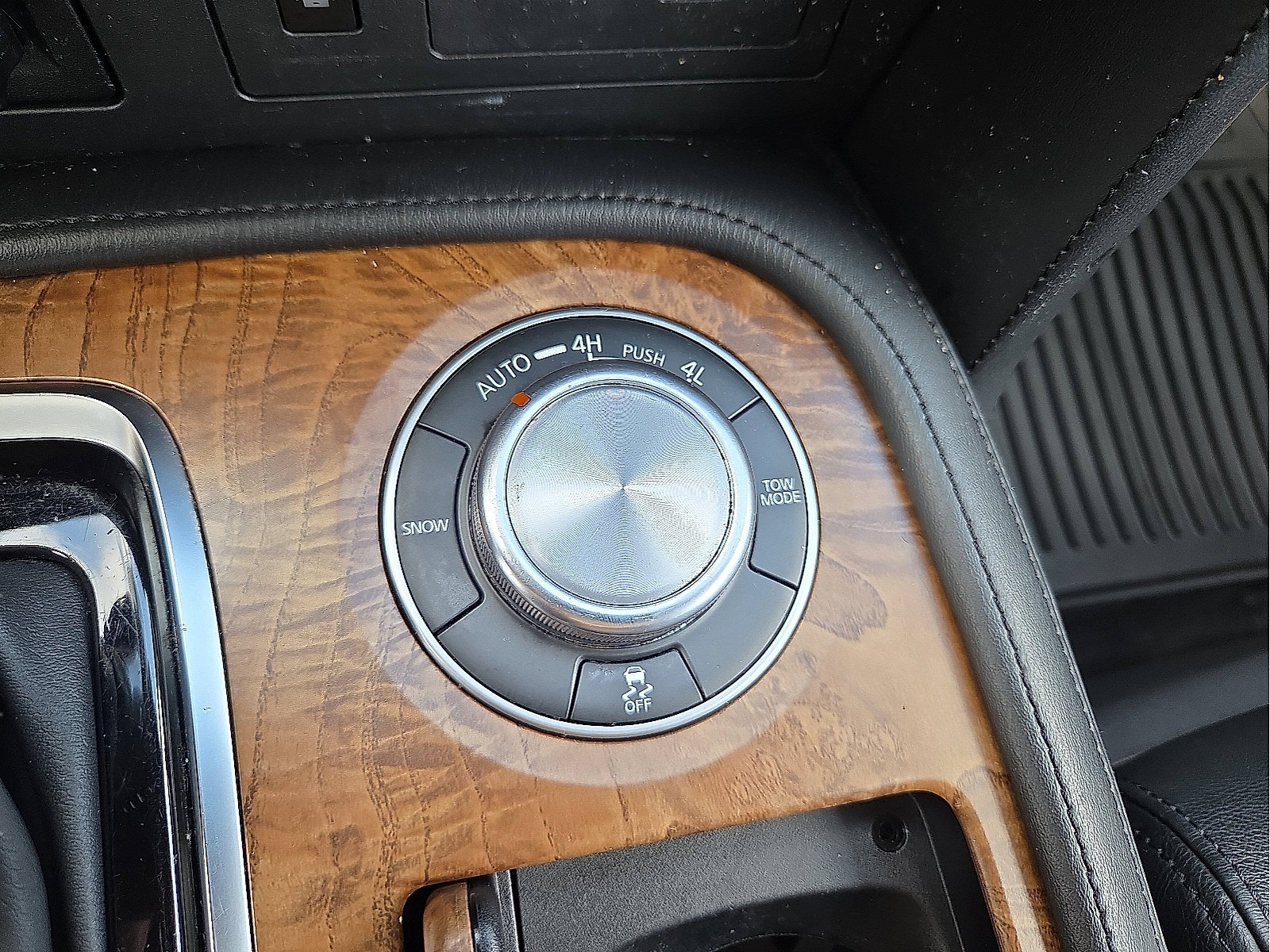 Used 2022 Nissan Armada SL w/ Captain's Chairs Package AWD/4WD image 19