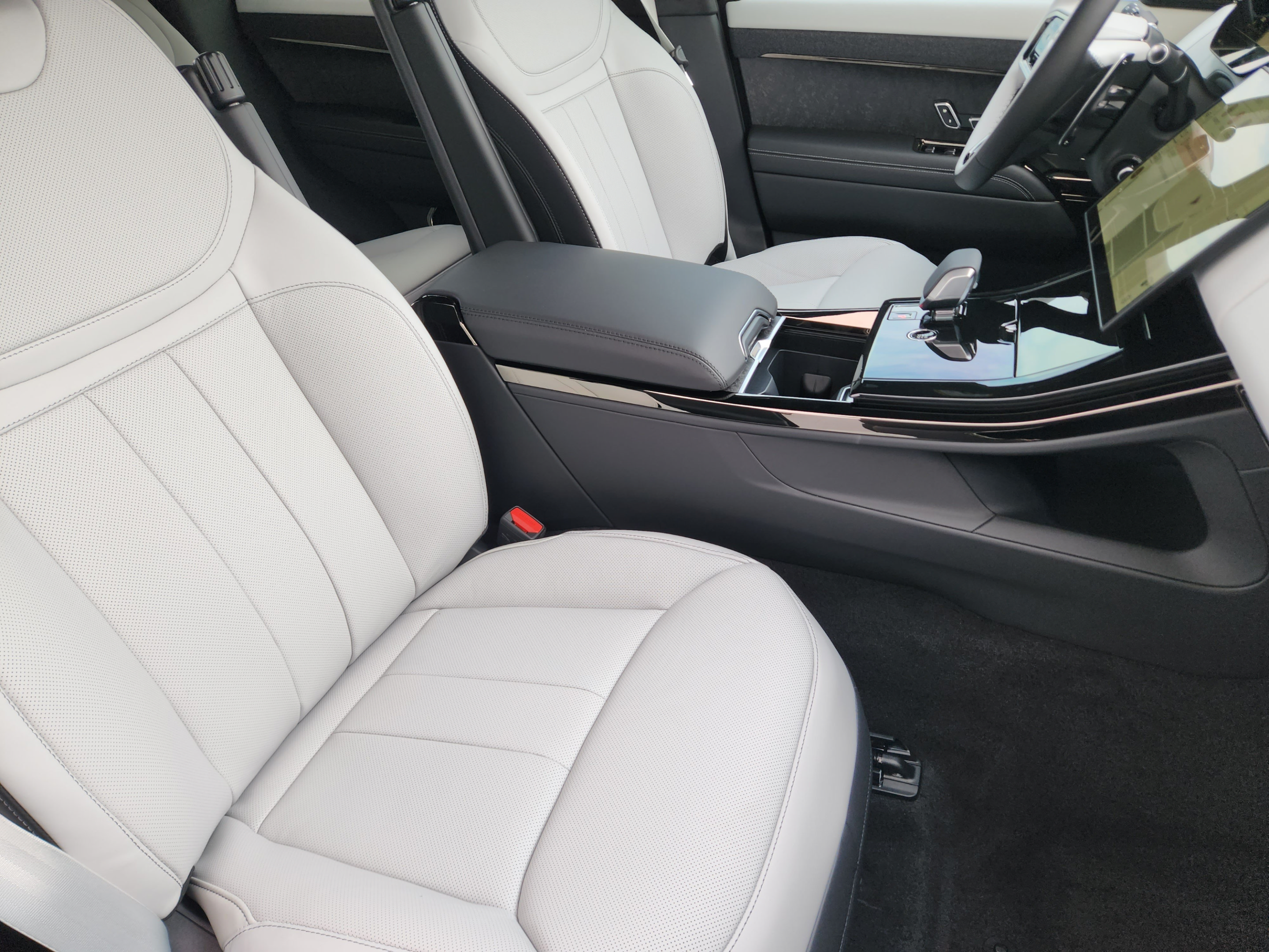 New 2027 Land Rover Range Rover Sport Battersea AWD/4WD image 9