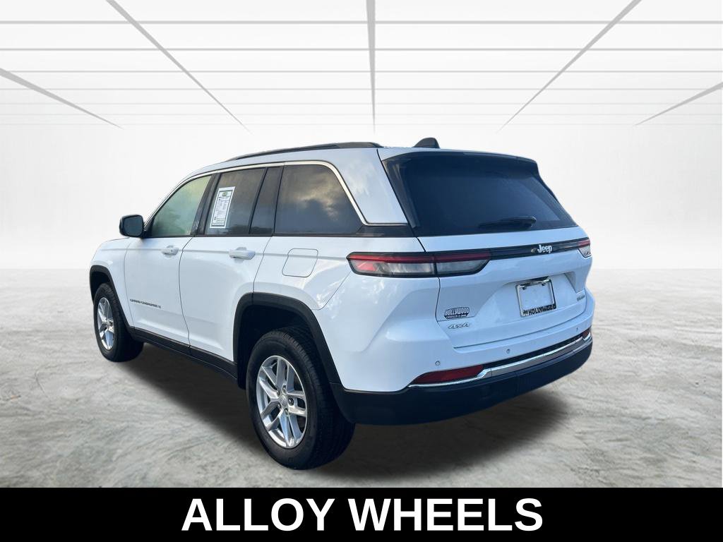 Used 2024 Jeep Grand Cherokee Laredo X w/ Luxury Tech Group I AWD/4WD image 7