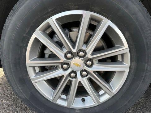 Used 2023 Chevrolet Traverse LT image 14