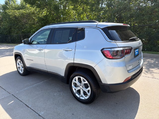 Used 2024 Jeep Compass Latitude AWD/4WD image 3