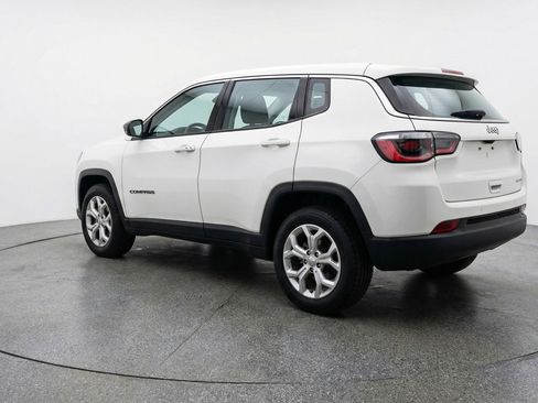 Used 2025 Jeep Compass Latitude AWD/4WD image 6
