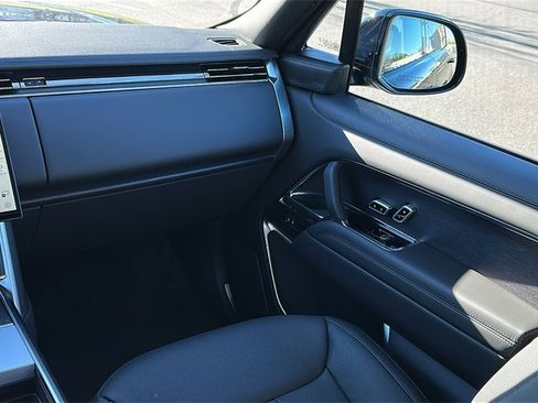 New 2025 Land Rover Range Rover Long Wheelbase SE image 22