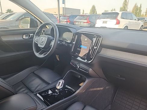Certified 2023 Volvo XC40 B5 Ultimate w/ Protection Package Premier AWD/4WD image 20