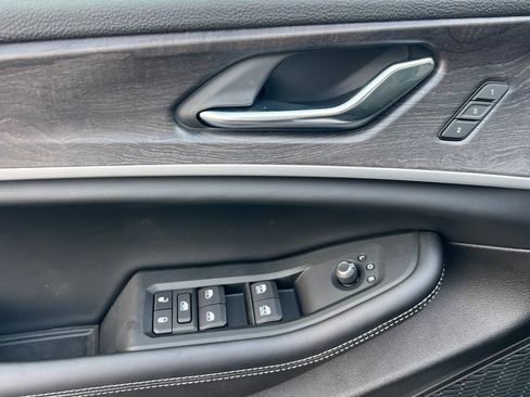 New 2025 Jeep Grand Cherokee Limited w/ Luxury Tech Group II image 9