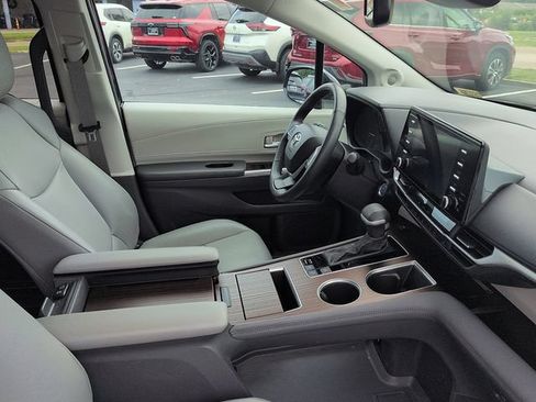 Certified 2024 Toyota Sienna XLE w/ XLE Plus Package FWD image 10