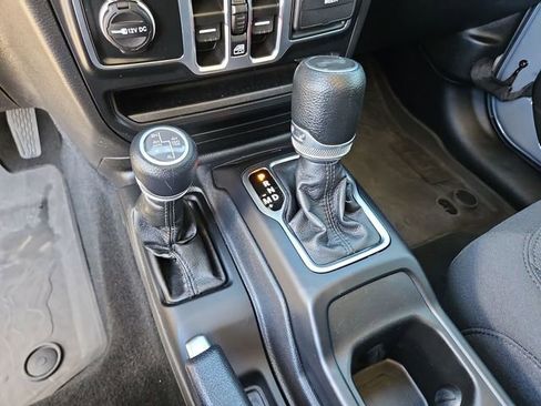 Used 2023 Jeep Wrangler Unlimited w/ 8.4" Radio Group image 15