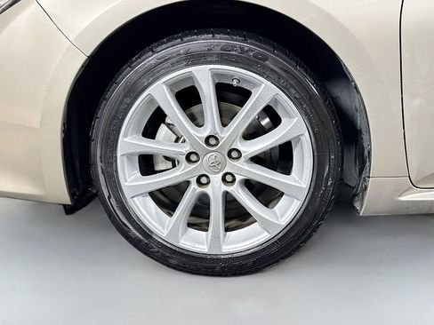 Used 2013 Toyota Avalon Limited image 37