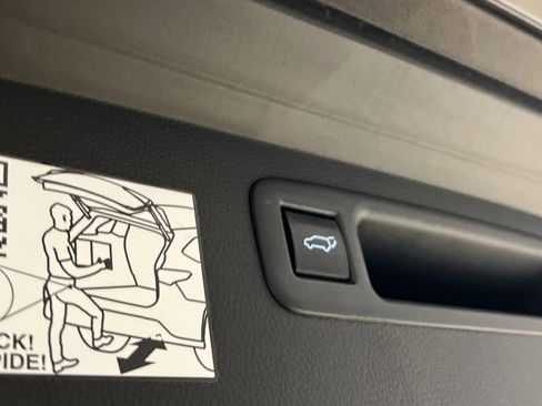 Used 2024 Toyota Highlander XLE image 24