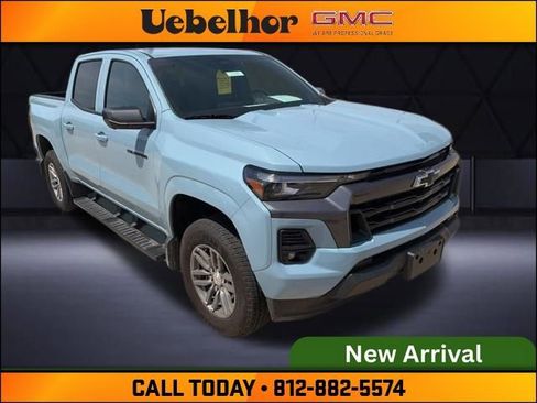 Used 2025 Chevrolet Colorado LT w/ LT Convenience Package image 4
