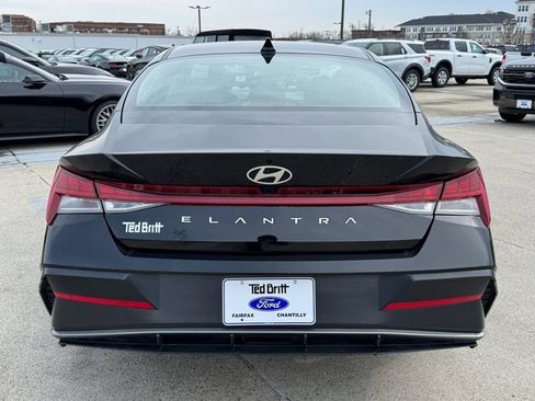 Used 2025 Hyundai Elantra SEL image 9