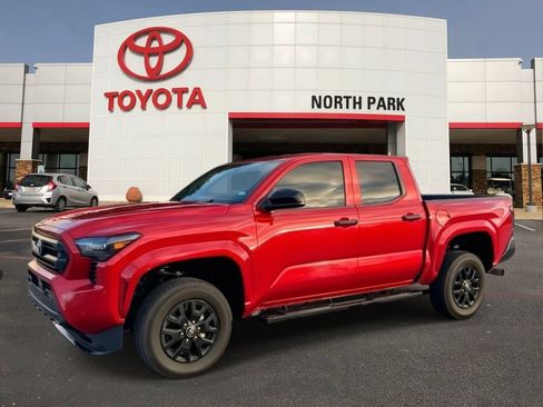 Certified 2025 Toyota Tacoma SR AWD/4WD image 1