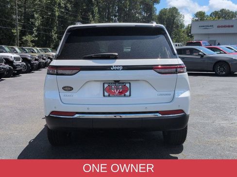 Used 2025 Jeep Grand Cherokee Laredo X w/ Luxury Tech Group I AWD/4WD image 4