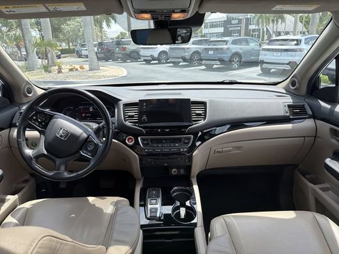 Used 2019 Honda Pilot Touring image 10