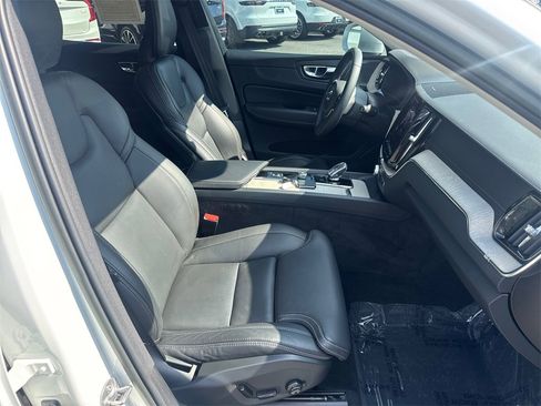 Used 2022 Volvo XC60 B6 Inscription w/ Advanced Package image 13