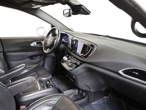 Used 2020 Chrysler Pacifica Limited w/ Advanced Safetytec Group image 8