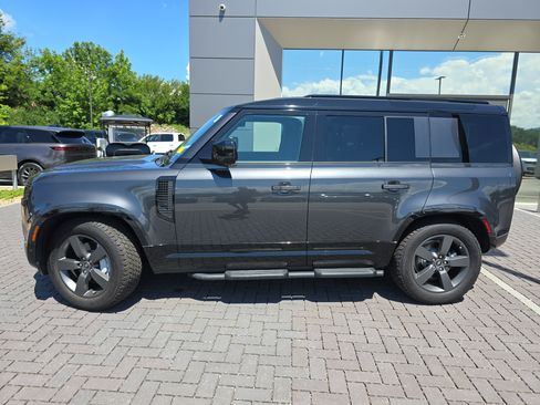 Certified 2025 Land Rover Defender 110 X-Dynamic SE AWD/4WD image 8