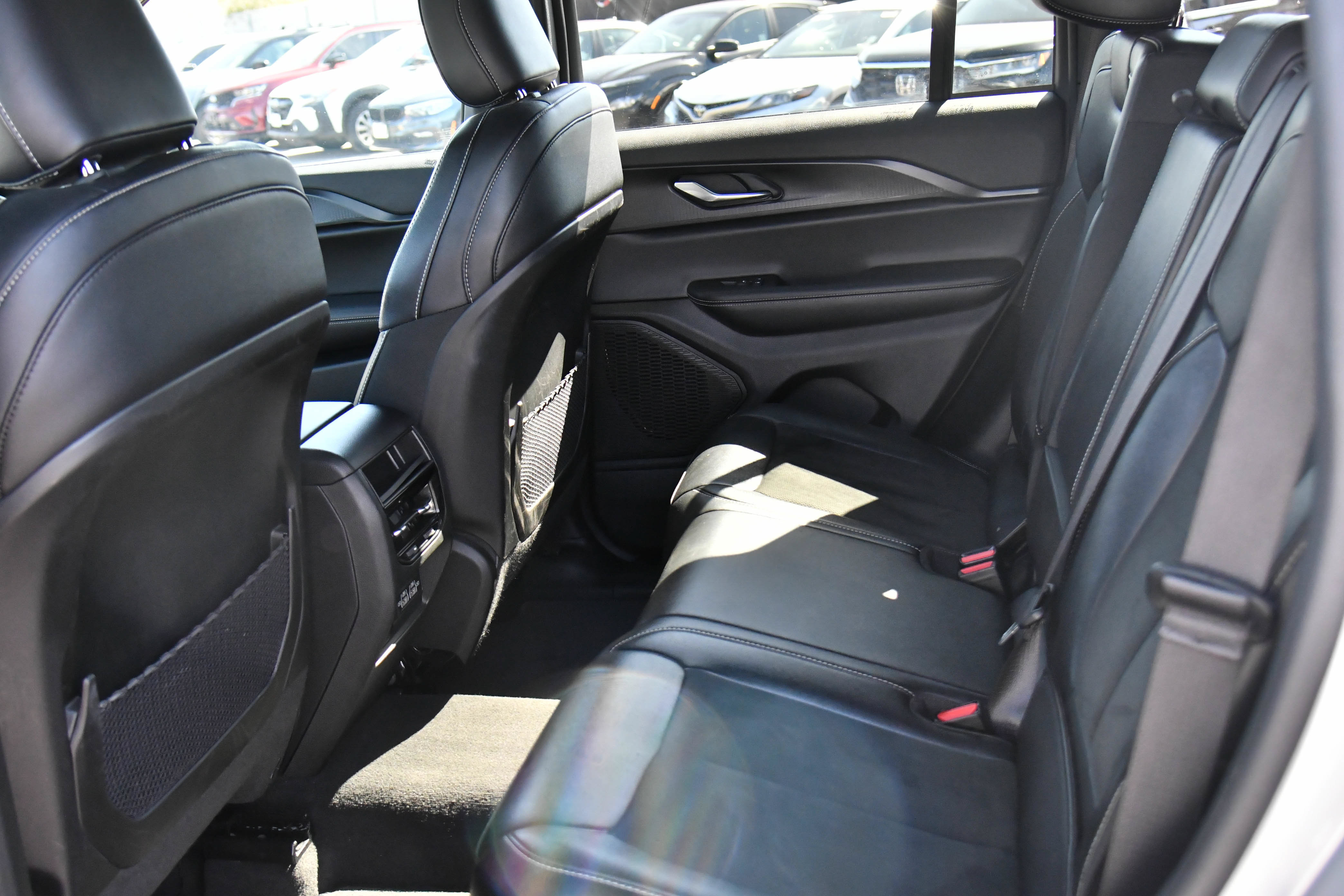 Used 2025 Jeep Grand Cherokee Altitude AWD/4WD image 39